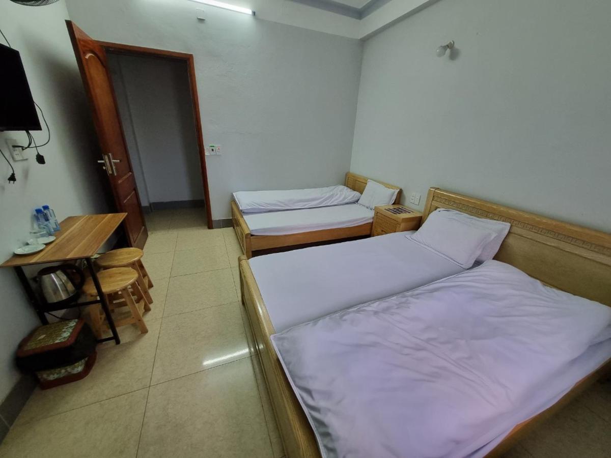 Nha Nghi T&T Hotel Донг Ван Екстериор снимка
